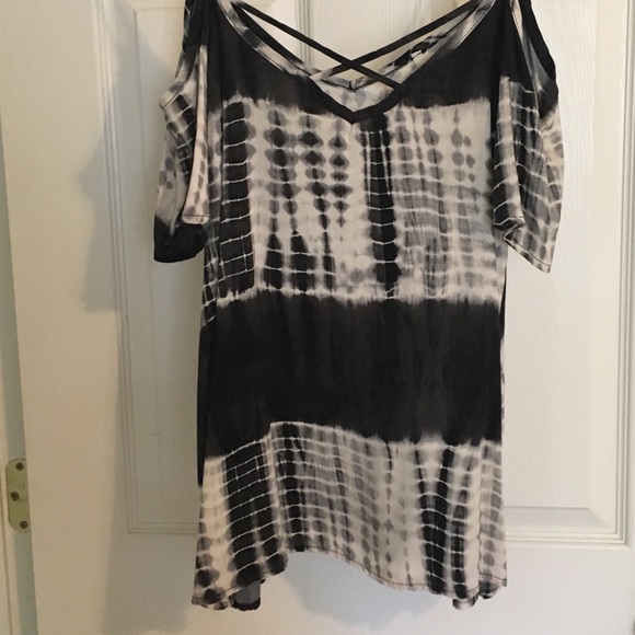 Black & White tie dye top -unique- cold shoulder! - Picture 2 of 6